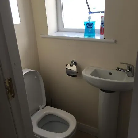 Double & Twin Rahoon منزل للإقامة *